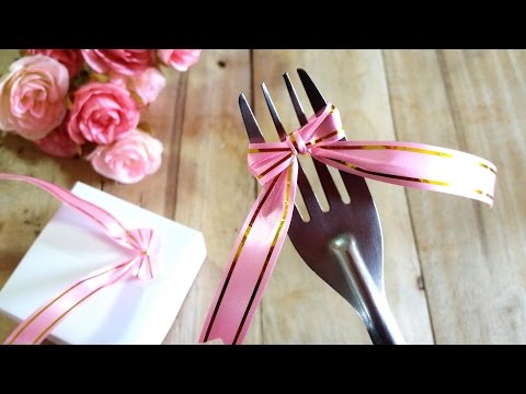 How to tie a simple Bow around the fork